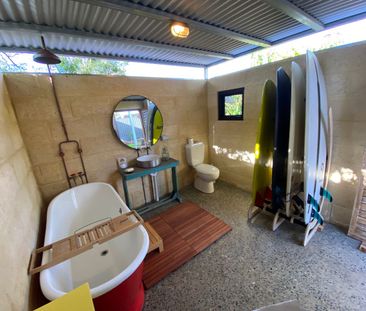 Cosy three bedroom house on large block with established garden. - Photo 5