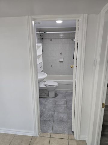 For Lease - 65 Park Crescent Unit# BSMT A, Richmond Hill, Ontario - Photo 2