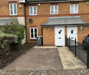 2 bedroom property to rent in London - Photo 1