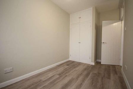 Shifford Crescent Maidenhead Berkshire, SL6 - Photo 2