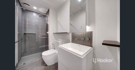 2-Bedroom and 1-Bathroom Furnished Apartment Available for Rent! - Photo 4