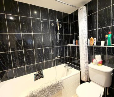 1 bedroom in a flat share to rent - Photo 4