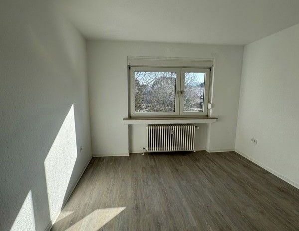 3-Zimmer-Wohnung mit neuem Bad und neuer Elektrik, frisch renoviert - Photo 1