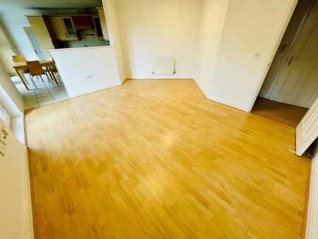 2 bedroom flat to rent - Photo 2