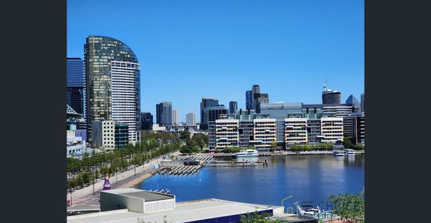 Big 2 beds with double ensuite and a car park - Photo 1