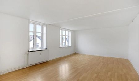 Rummelig 3-værelses lejlighed beliggende i Aalborg centrum - Photo 3