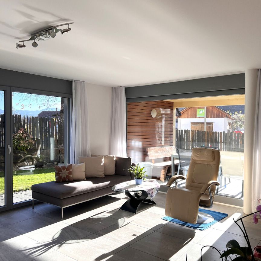 Bright 4½-room garden apartment with carport and garden - Foto 1