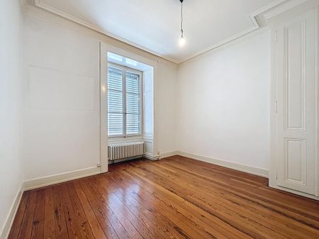 EAUX-VIVES - Sublime appartement de 8 pièces vue Jet-d'Eau - Photo 3