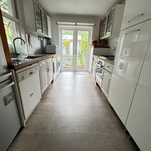 Sunnydene Road, Croydon, CR8 2 - Photo 2