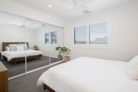 Gorgeous 3 Bedroom Townhouse with 2 Living Areas! - Photo 5