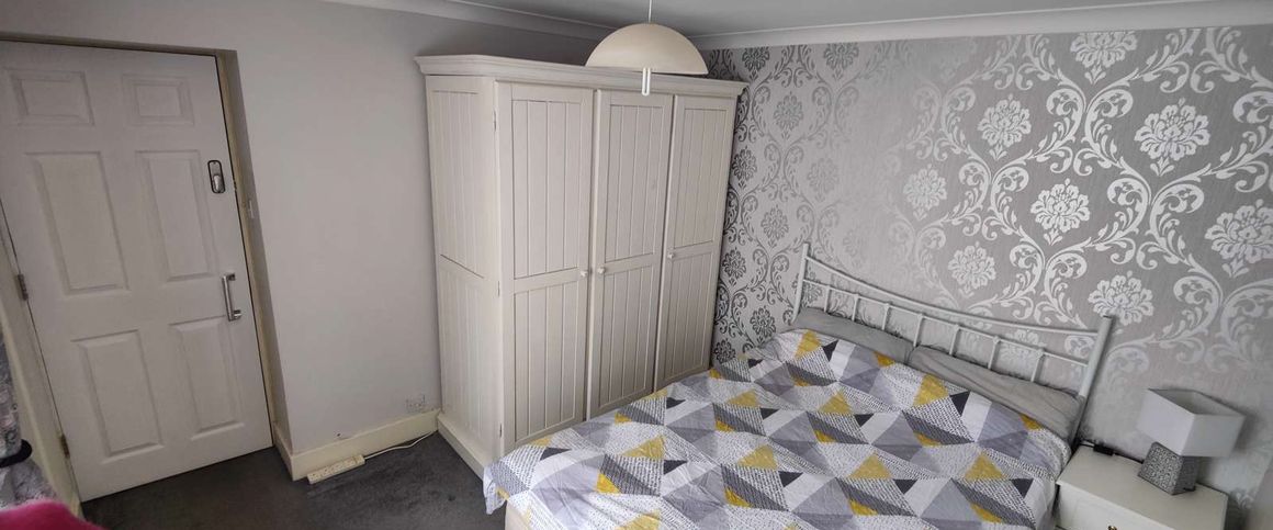 Pamplins Room 3 - Photo 1