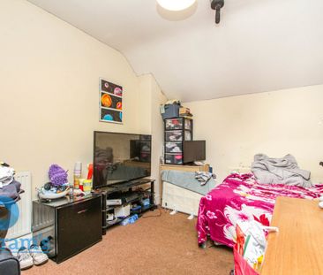 4 bed Mid Terraced House for Rent - Photo 5