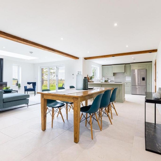 4 bedroom detached house to rent - Photo 1