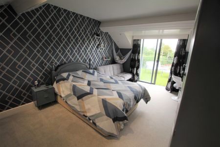 4 Bedroom Detached House, Chester - Photo 2