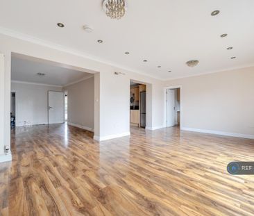 4 bedroom semi-detached house to rent - Photo 4