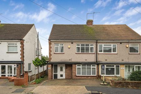 3 bedroom semi-detached house to rent - Photo 5