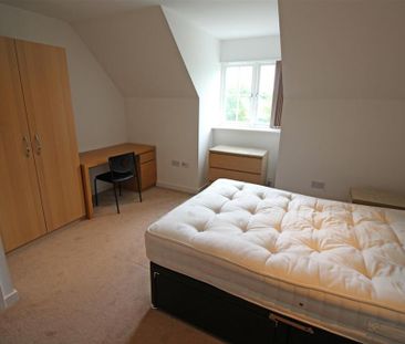 4 bedroom terraced house to rent - Photo 4