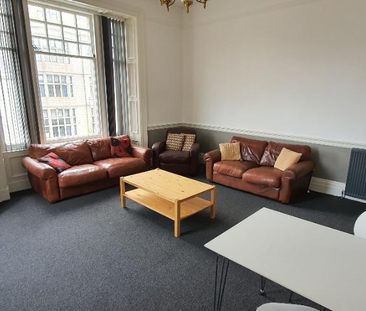2 bedroom flat to rent - Photo 2