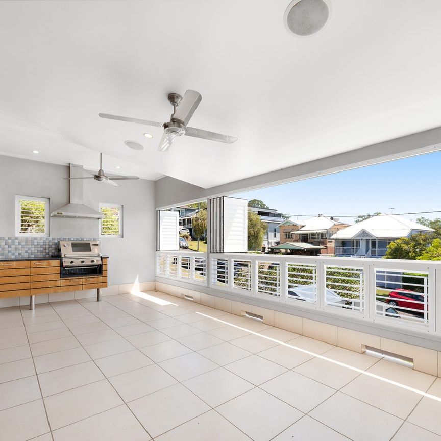 Luxury Family Home with City Views, Internal Lift & Multiple Living Areas - Photo 1