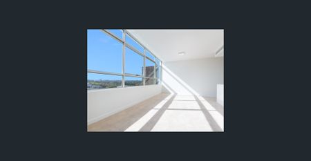 Stylish Two Bedroom Apartment with Stunning Views - Photo 3