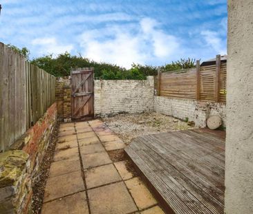 3 bedroom terraced house to rent - Photo 5