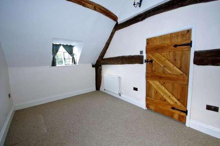 Club Cottage, Market Square, Newent, Gloucestershire, GL18 - Photo 2