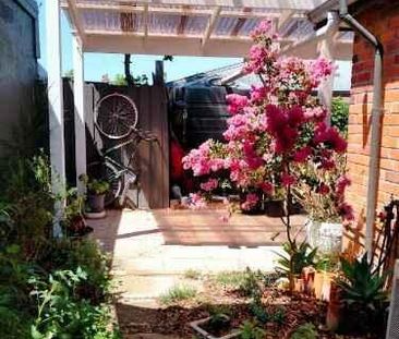 Renovated Retreat with Private Gardens in Central Location. - Photo 5