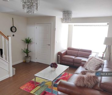 4 bedroom detached house to rent - Photo 2