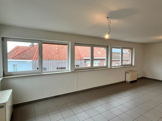 Appartement met 1 slaapkamer en terras nabij het centrum van Gullegem. - Photo 1