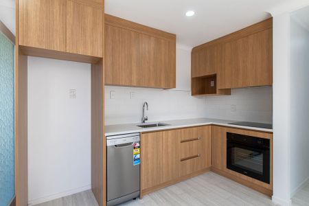 Renovated 3-bedroom single-level home in Avondale - Photo 4