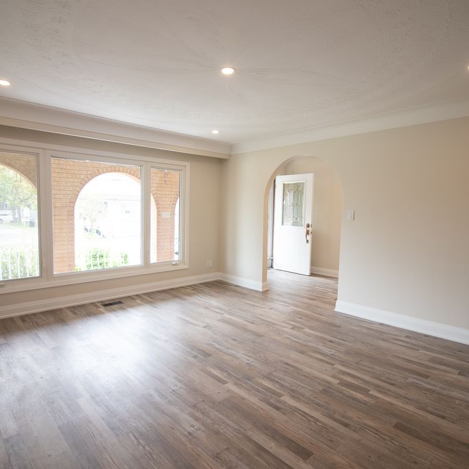 510 Queen Victoria Dr, Hamilton - 3 Bedroom Main Unit - Photo 1