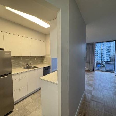 1 Bedroom 1 Bathroom Near Downtown, English Bay Sunset Beach Vancouver - Photo 1