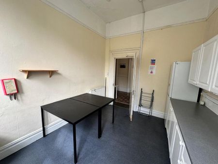 4 bedroom flat to rent - Photo 4