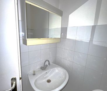 Location Appartement 1 pièce 18m² LA VALENTINE 11ème - Photo 4