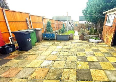 Room in a Shared House, Clevedon Road, LU2 - Photo 3