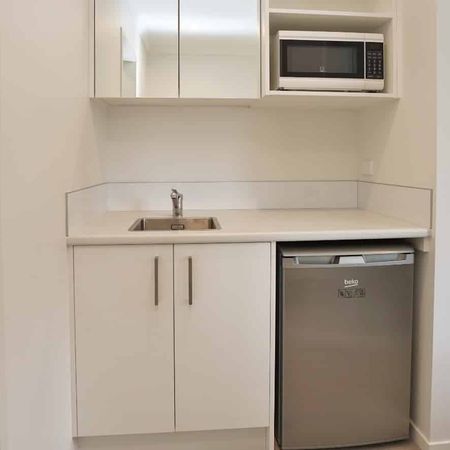 Love the Location - One-week free rent - Photo 3