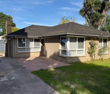 18 Taylor Street, Cranbourne VIC - Photo 2