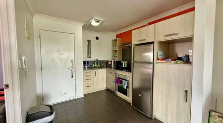 City-Fringe Living – Modern Apartment in Eden Terrace - Photo 4