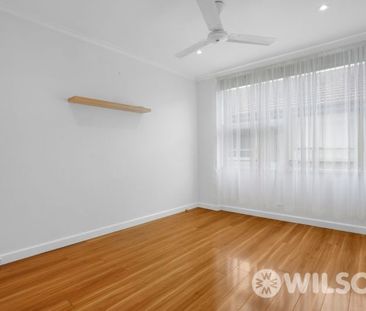 SPACIOUS 2-BEDROOM UNIT IN PRIME ST KILDA EAST LOCATION! - Photo 4