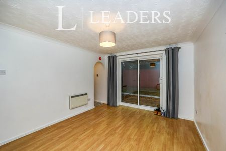 studio to rent Corby Crescent, Portsmouth PO3 - Photo 2