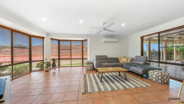 SPACIOUS THREE BEDROOM PLUS STUDY HOME - GREAT LOCATION - Photo 1