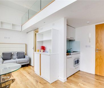 Studio to rent - Photo 1