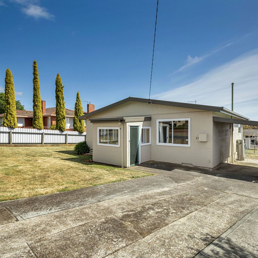 28 Lyons Avenue, DEVONPORT - Photo 1