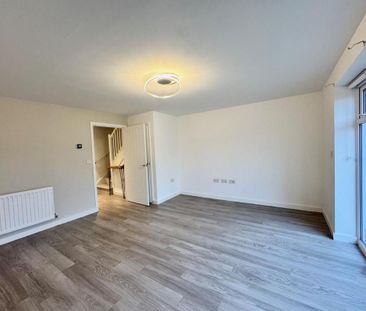 2 bedroom end of terrace house to rent - Photo 1