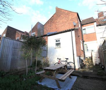 1 bedroom in a house share to rent - Photo 5