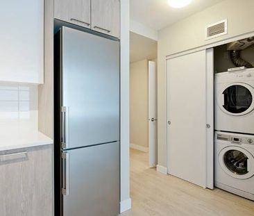 Elegant One Bedroom Walking Distances to Grocery, Skytrain & More! - Photo 1