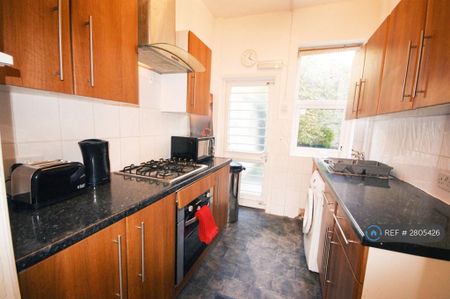 1 bedroom in a house share to rent - Photo 3