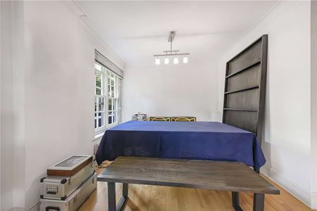Well-proportioned two bedroom and two bathroom apartment - Photo 3