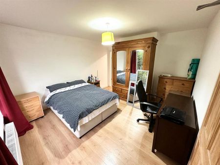 House share to rent - Photo 3