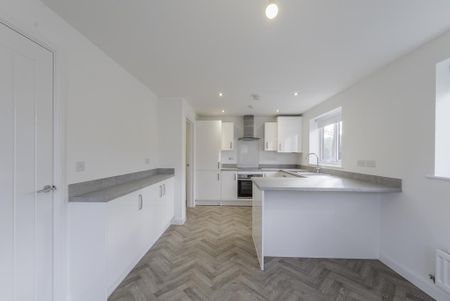 3 bedroom semi-detached house to rent - Photo 2